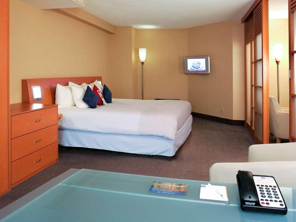 Doubletree By Hilton Ottawa Downtown Hotel Room photo