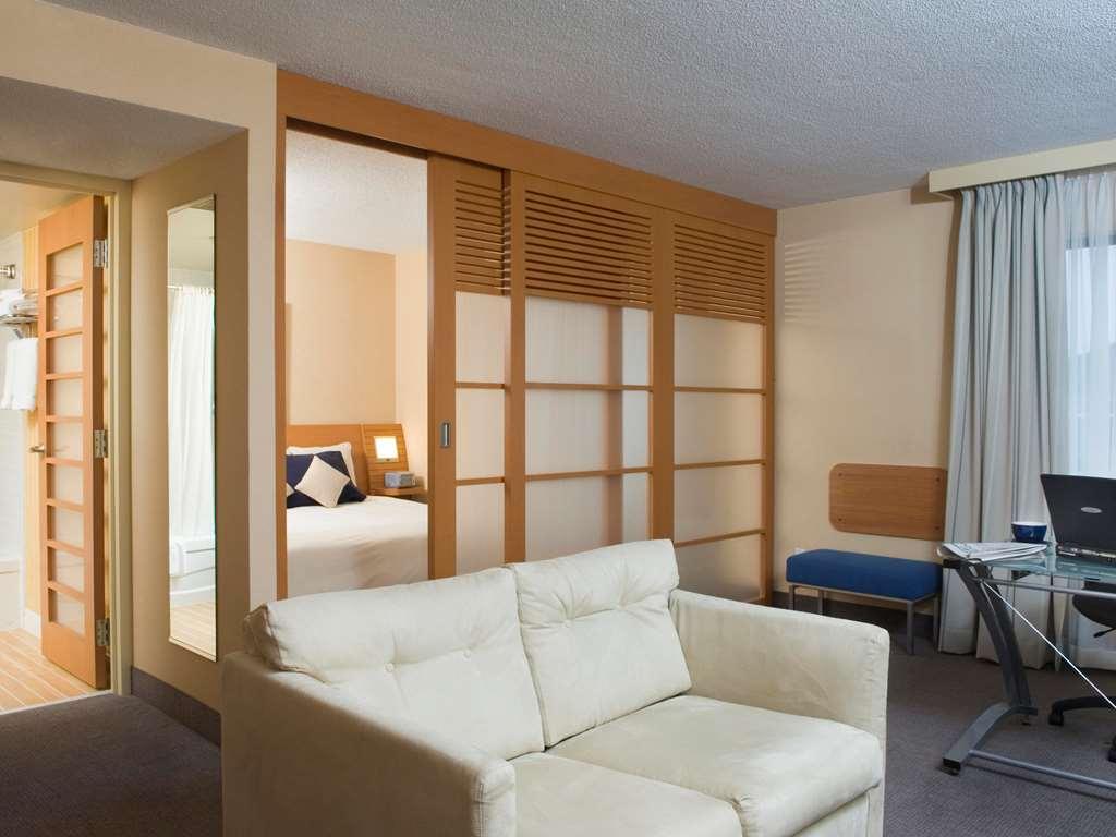 Doubletree By Hilton Ottawa Downtown Hotel Room photo