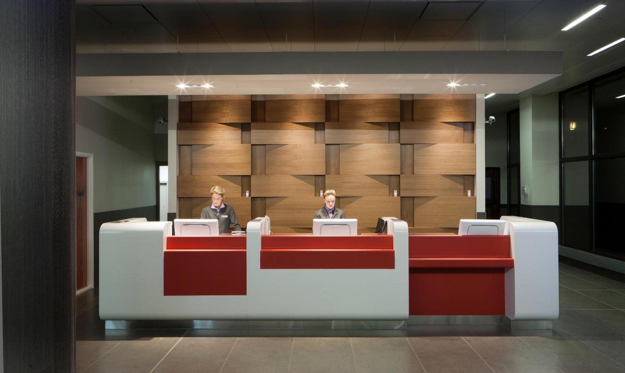 Doubletree By Hilton Ottawa Downtown Hotel Exterior photo