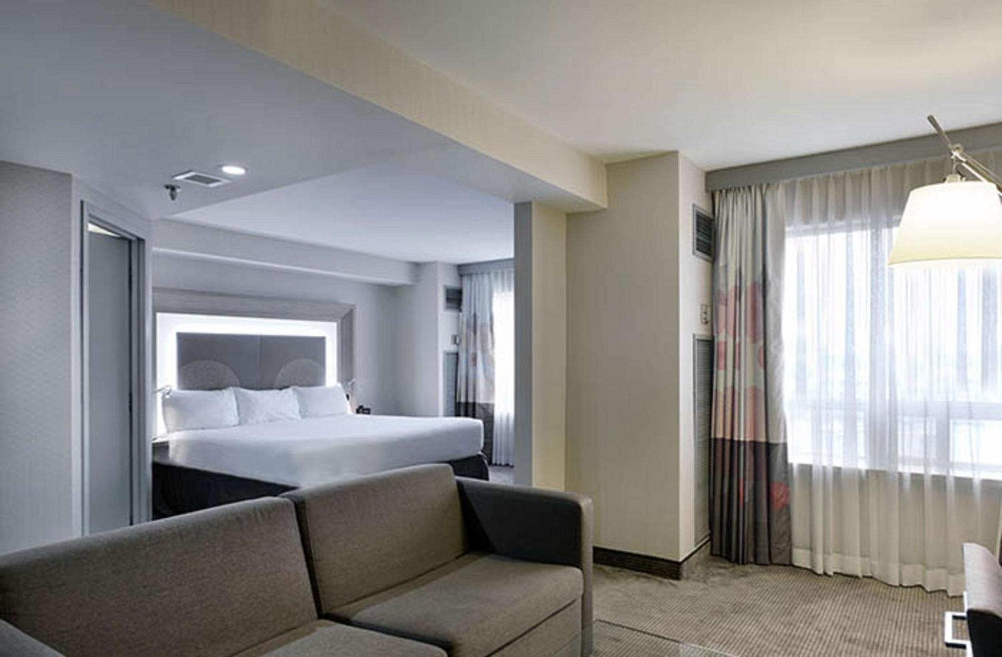 Doubletree By Hilton Ottawa Downtown Hotel Exterior photo
