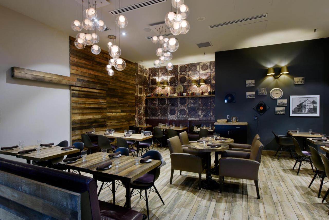 Doubletree By Hilton Ottawa Downtown Hotel Exterior photo